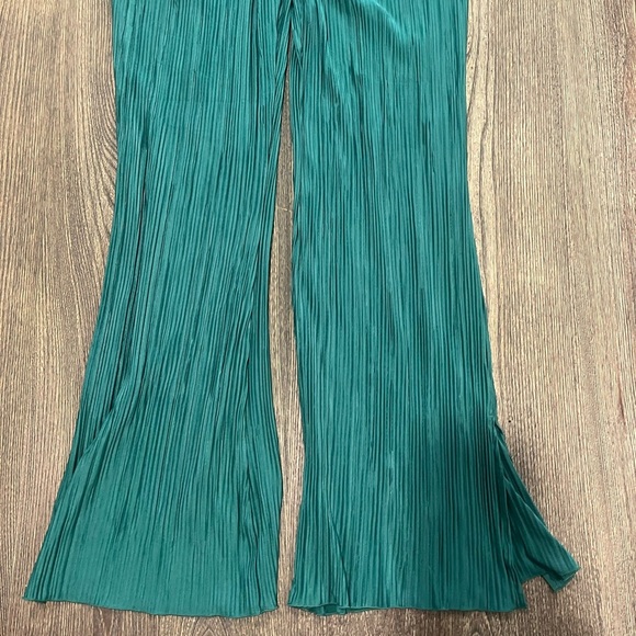 Meshki Womens Flare Pants Crinkle Pleated Slit Hem Pull-On Stretch Green Size XS - Picture 3 of 9
